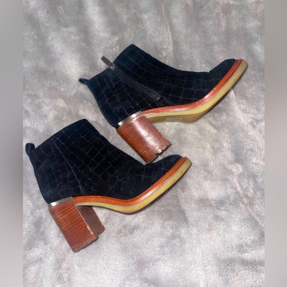 Vince Camuto boots - Picture 1 of 5